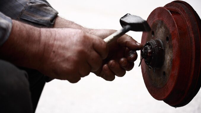 Problemi ai freni dell’auto, quali sono le cause?